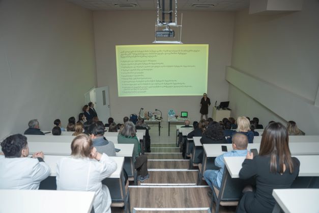 ილია ვერძაძე კენ ვოლკერის სამედიცინო რეაბილიტაციის საუნივერსიტეტო კლინიკაში გამართულ სამუშაო შეხვედრას დაესწრო