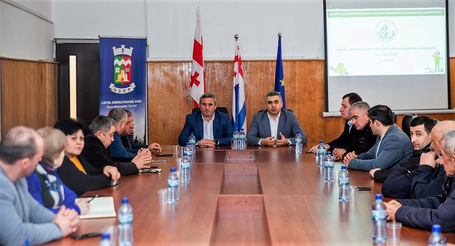 ფრიდონ ფუტკარაძე ხულოსა და შუახევში ამაგების წევრებთან გამართულ შეხვედრას დაესწრო