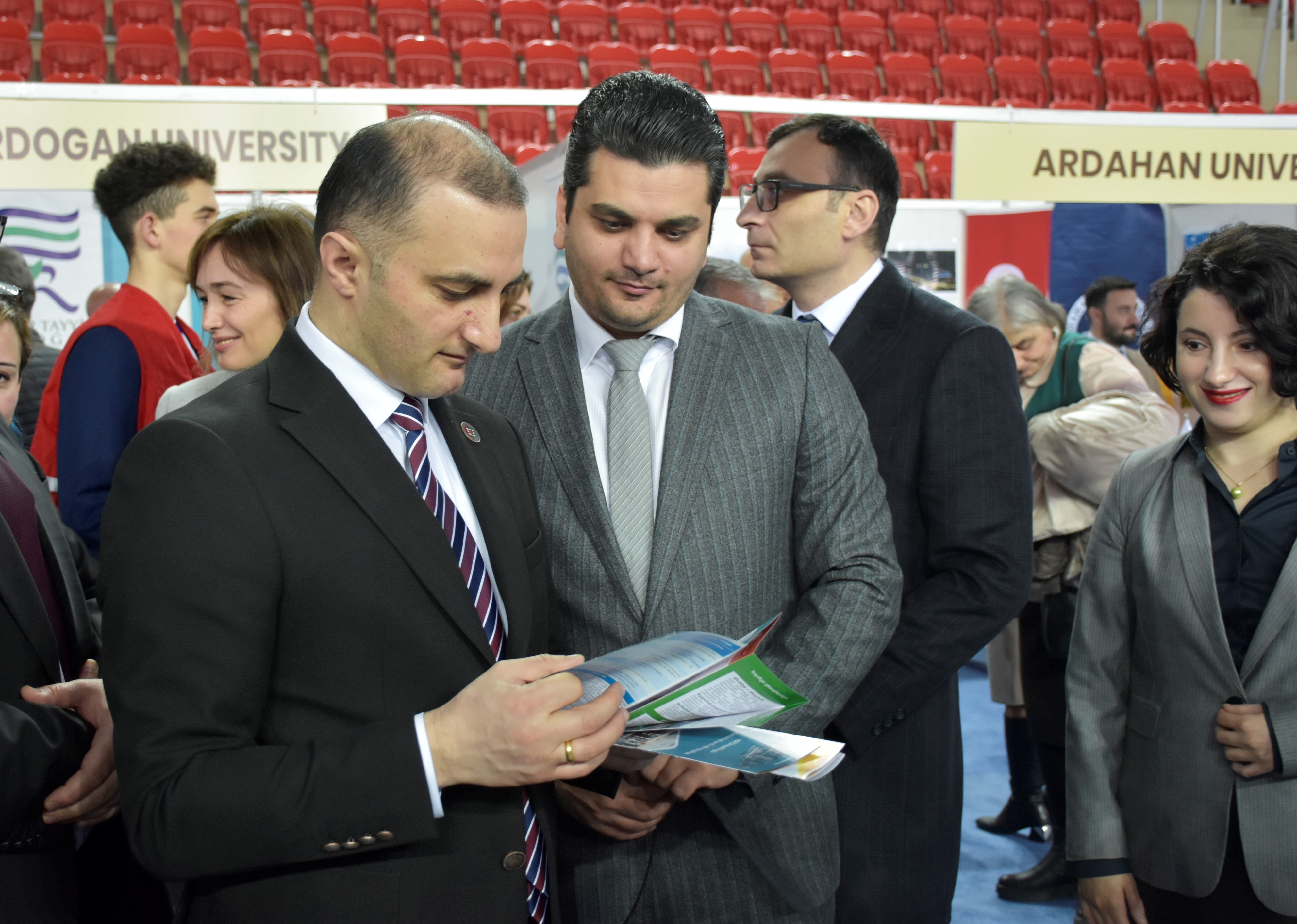 წიგნისა და უმაღლესი განათლების პირველი საერთაშორისო გამოფენა 