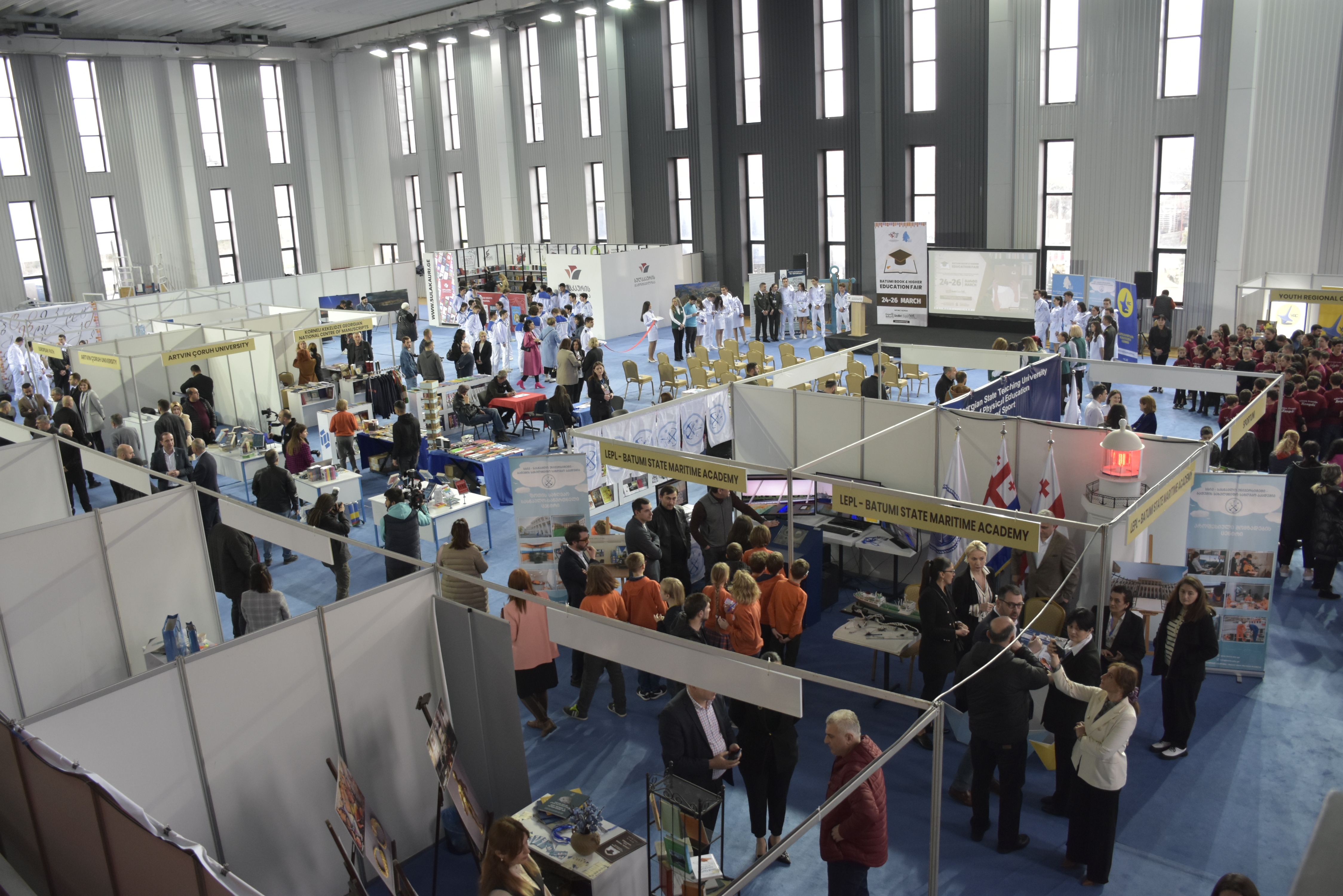 წიგნისა და უმაღლესი განათლების პირველი საერთაშორისო გამოფენა 