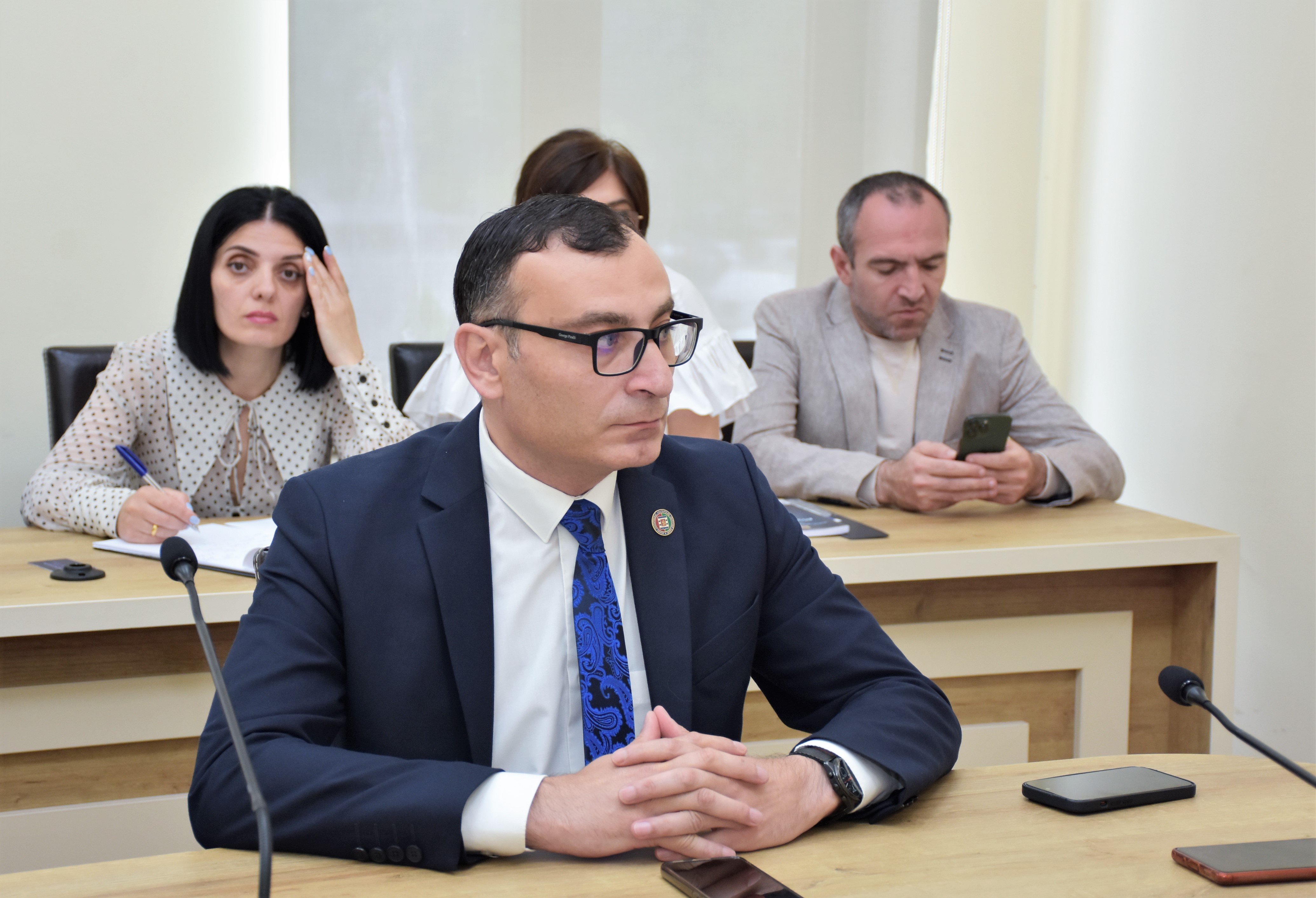 ბიუროს სხდომა