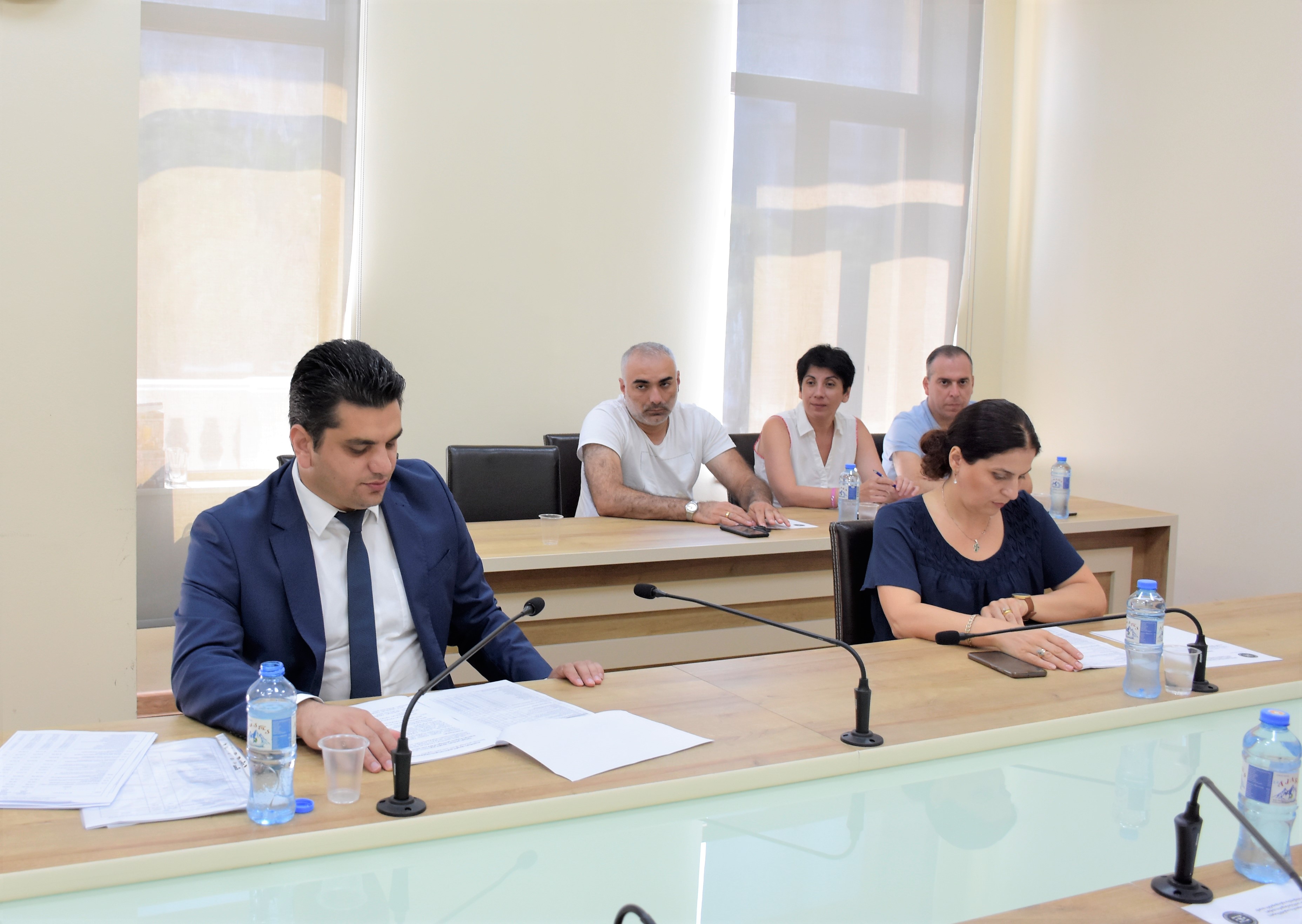 საკონსტიტუციო, იურიდიულ და საპროცედურო საკითხთა კომიტეტის სხდომა