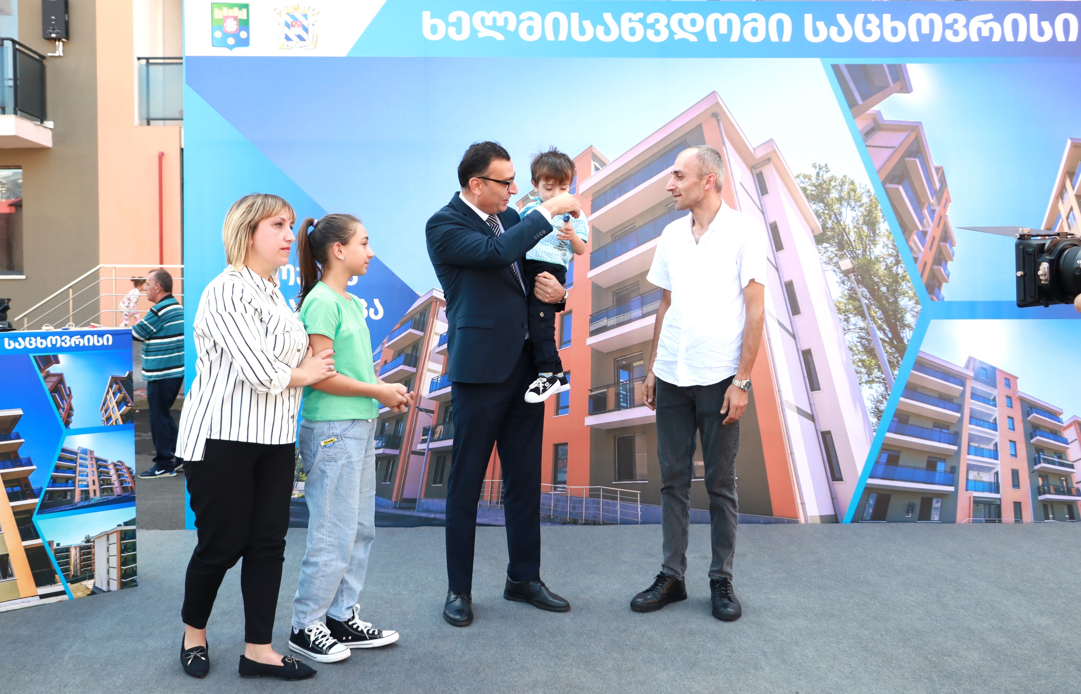 ახალმოსახლეობა ბათუმში &nbsp;ასმა ოჯახმა იზეიმა