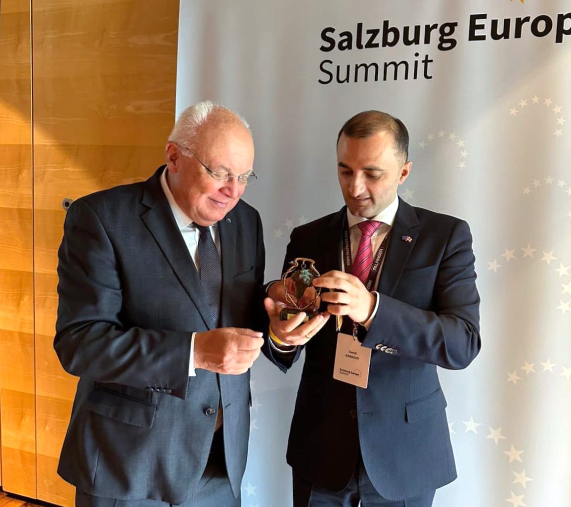 აჭარის უმაღლესი საბჭოს თავმჯდომარე - დავით გაბაიძე, დელეგაციის წევრებთან ერთად, ზალცბურგის მე-19 ევროპულ სამიტში მონაწილეობს