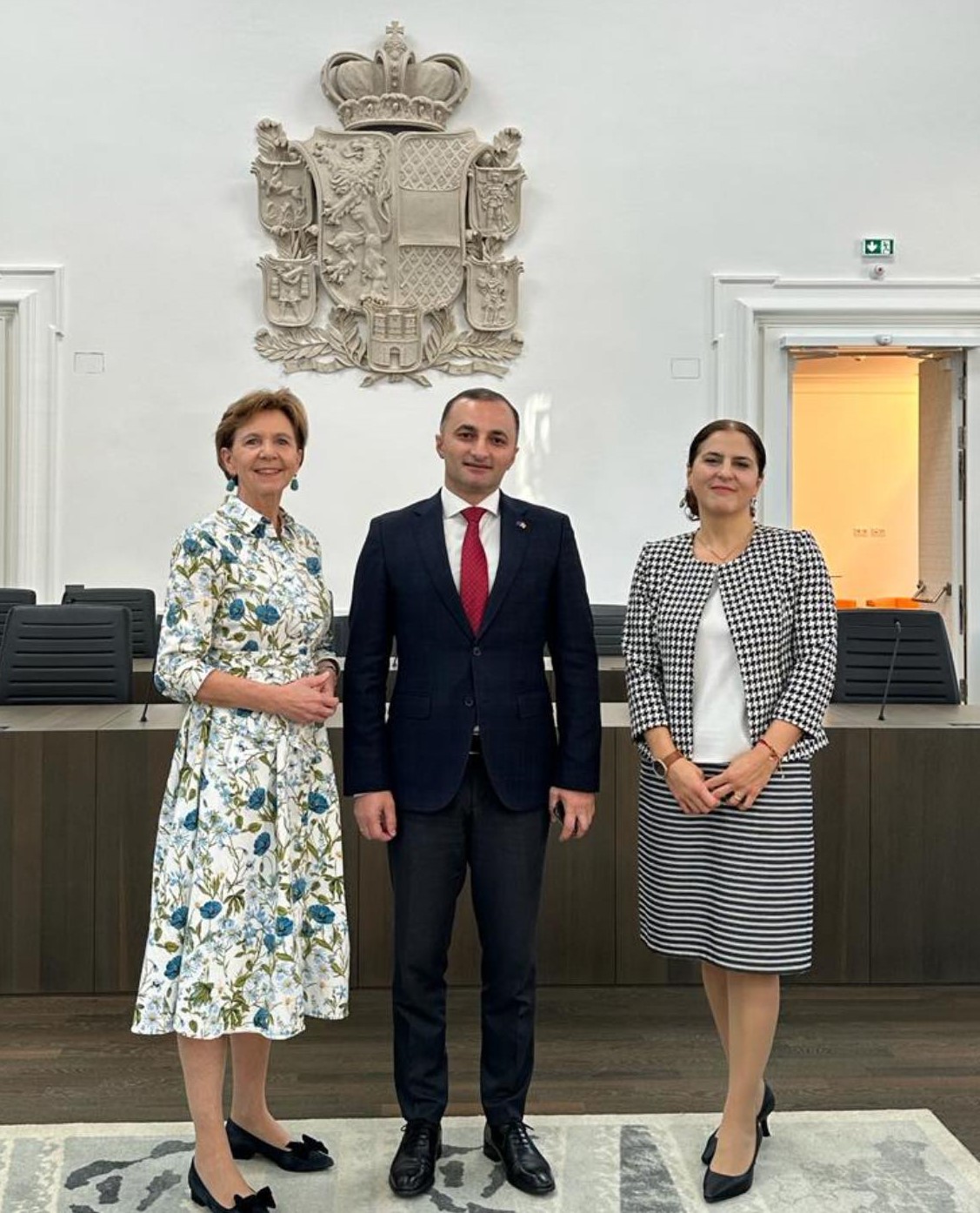 დავით გაბაიძე, ზალცბურგში ვიზიტის ფარგლებში, ევროკომისარ იოჰანეს ჰანსს შეხვდა