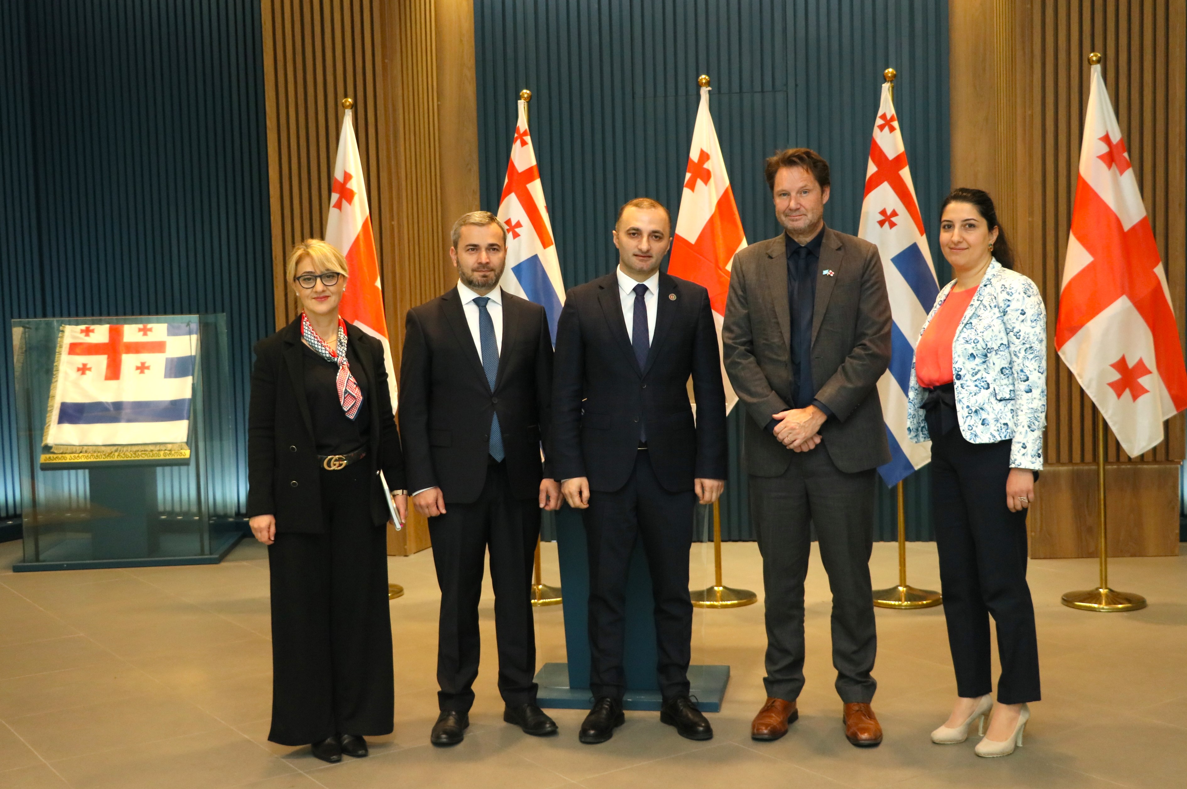 &nbsp;აჭარის უმაღლესი საბჭოს თავმჯდომარემ - დავით გაბაიძემ საქართველოში UNDP-ის მოქმედ ხელმძღვანელს - დაგლას უებს უმასპინძლა