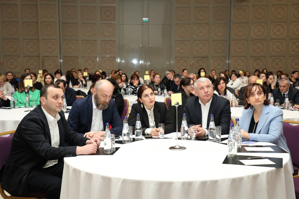 უმაღლესი საბჭოს წევრები - დავით ბაციკაძე, მარინე გვიანიძე და ფრიდონ ფუტკარაძე ხელვაჩაურის მუნიციპალიტეტის მერიის ორგანიზებულ ფორუმს დაესწრნენ