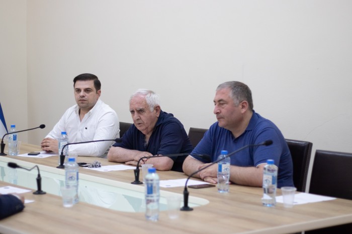 კანონმდებლებმა მინისტრის მიერ წარმოდგენილი ინფორმაცია ცნობად მიიღეს