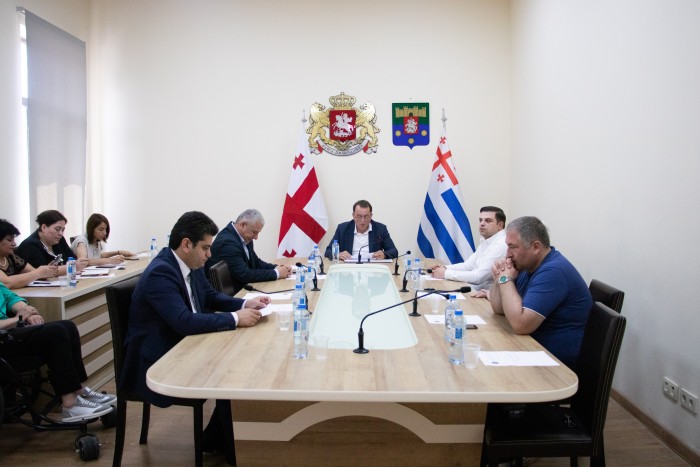 კანონმდებლებმა მინისტრის მიერ წარმოდგენილი ინფორმაცია ცნობად მიიღეს