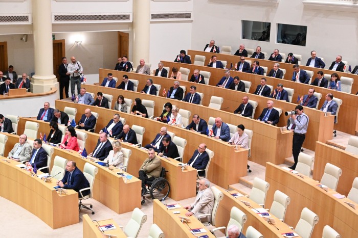 დავით გაბაიძე, პარლამენტში, პრემიერ-მინისტრის ანგარიშის მოსმენას დაესწრო