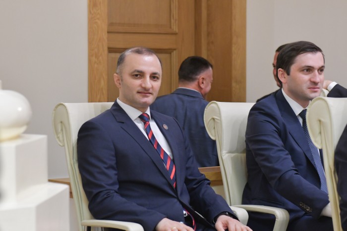 დავით გაბაიძე, პარლამენტში, პრემიერ-მინისტრის ანგარიშის მოსმენას დაესწრო