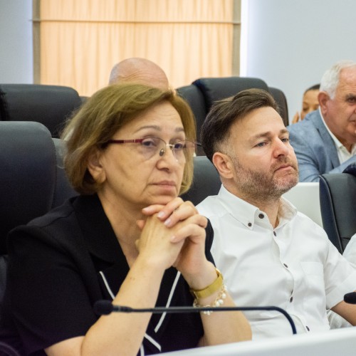 ბიუჯეტის ცვლილებები 14 ხმით დამტკიცდა