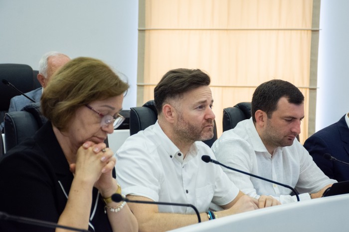 ბიუჯეტის ცვლილებები 14 ხმით დამტკიცდა