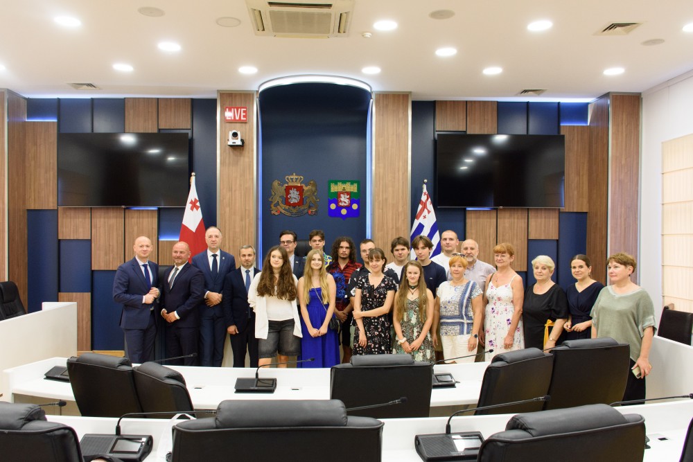 აჭარის უმაღლეს საბჭოს პოლონელი ახალგაზრდები ეწვივნენ