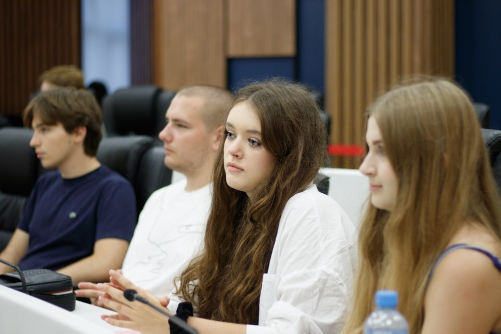 აჭარის უმაღლეს საბჭოს პოლონელი ახალგაზრდები ეწვივნენ