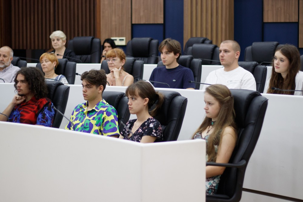 აჭარის უმაღლეს საბჭოს პოლონელი ახალგაზრდები ეწვივნენ