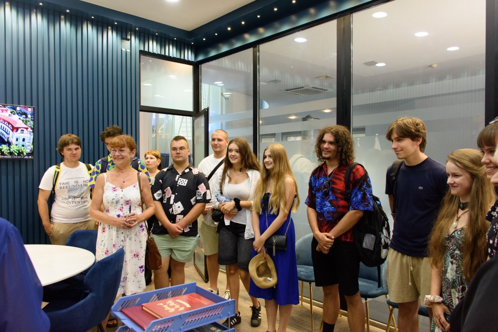 აჭარის უმაღლეს საბჭოს პოლონელი ახალგაზრდები ეწვივნენ