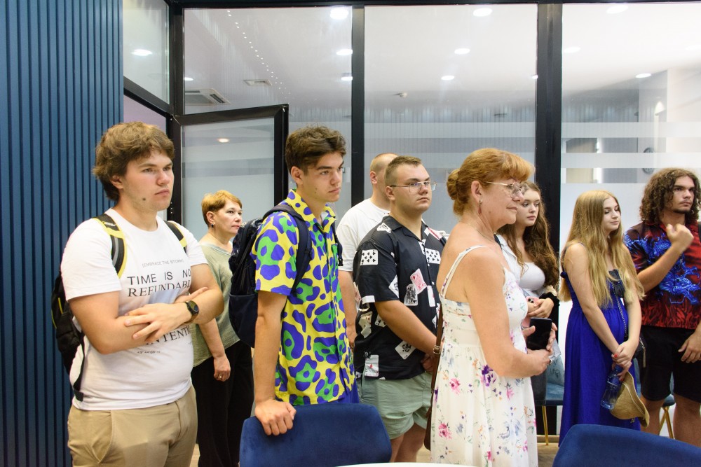 აჭარის უმაღლეს საბჭოს პოლონელი ახალგაზრდები ეწვივნენ