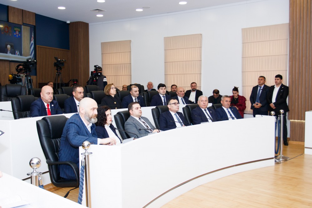 ახალარჩეული უმაღლესი საბჭოს პირველი სხდომა გაიმართა