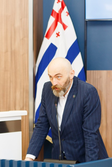 ახალარჩეული უმაღლესი საბჭოს პირველი სხდომა გაიმართა