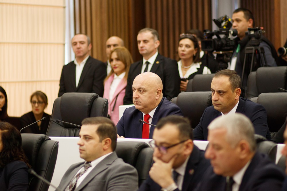 ახალარჩეული უმაღლესი საბჭოს პირველი სხდომა გაიმართა