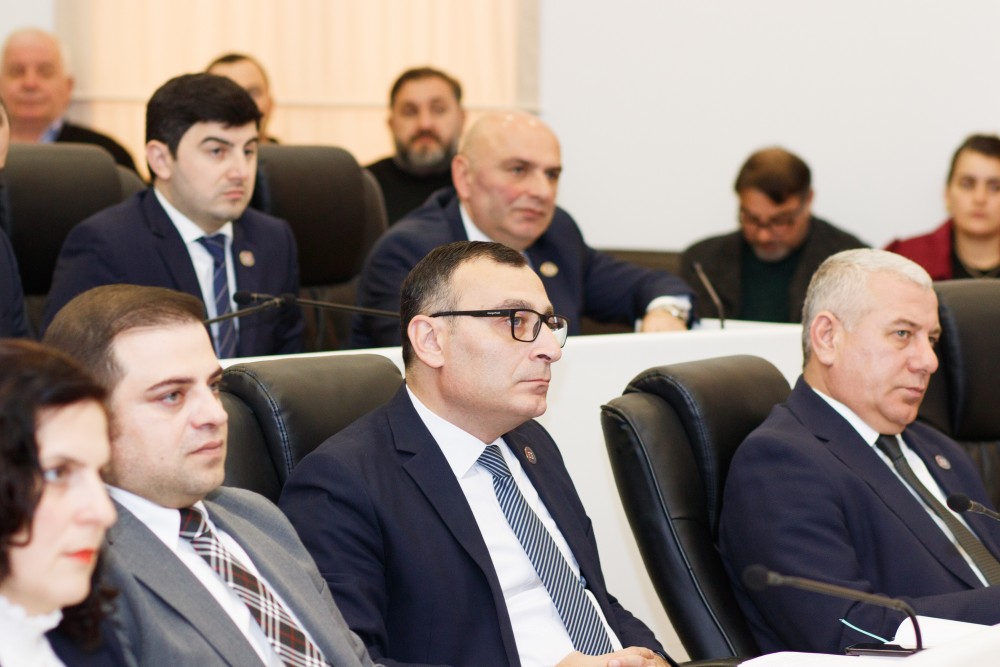 ახალარჩეული უმაღლესი საბჭოს პირველი სხდომა გაიმართა