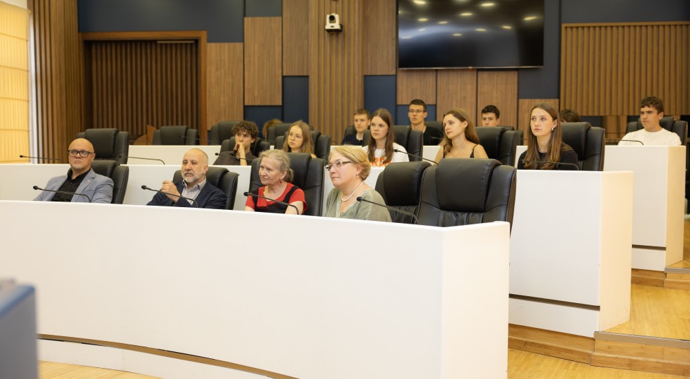    აჭარის უმაღლეს საბჭოში პოლონელ მოსწავლეებს უმასპინძლეს