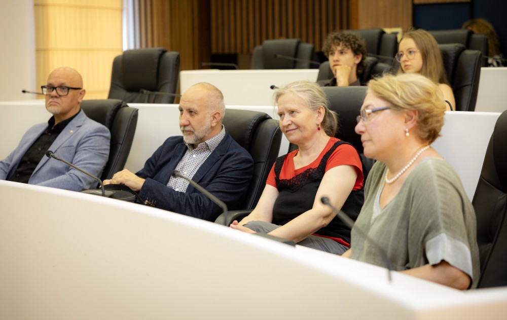    აჭარის უმაღლეს საბჭოში პოლონელ მოსწავლეებს უმასპინძლეს