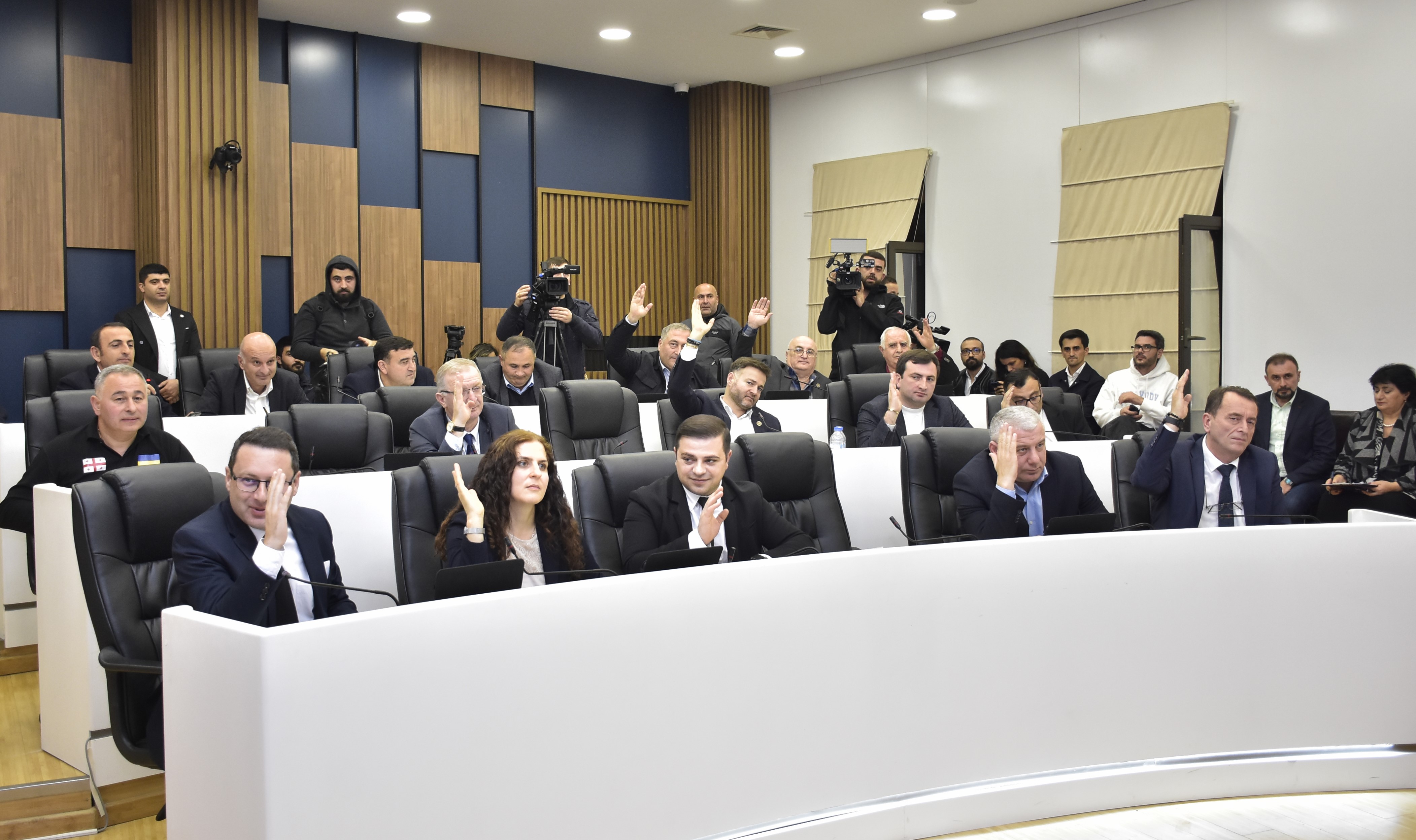 ბიუჯეტის ცვლილებები 14 ხმით დამტკიცდა