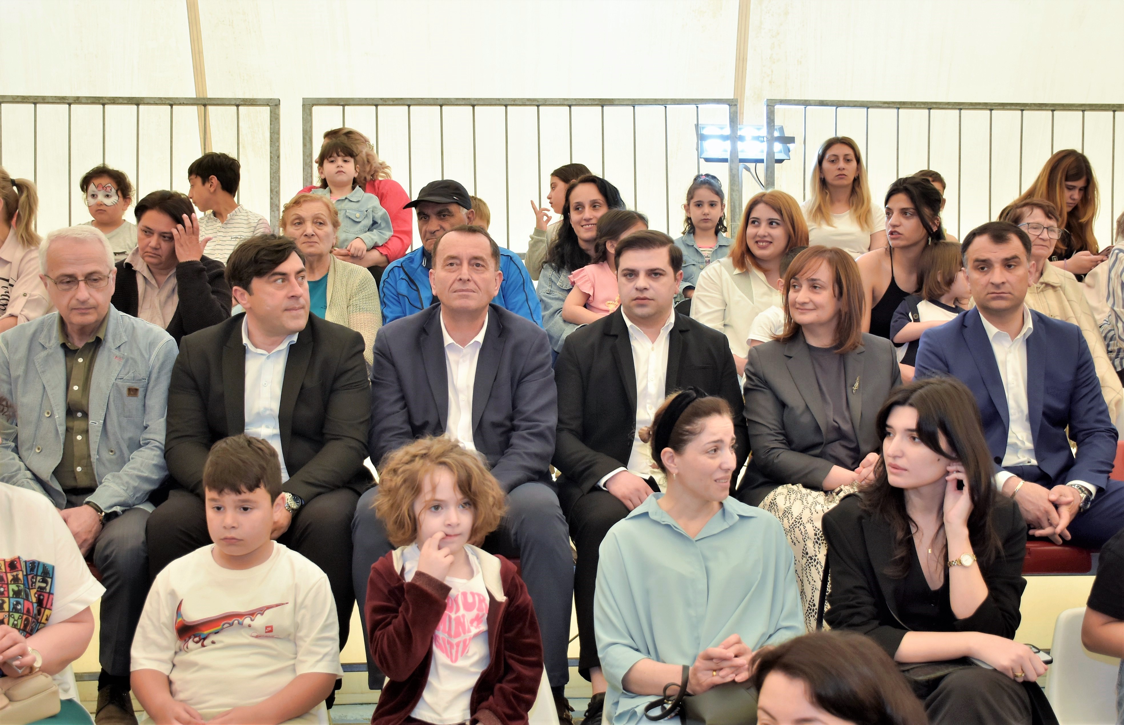 ბავშვთა დაცვის საერთაშორისო დღე ბათუმის ყინულის მოედანზე