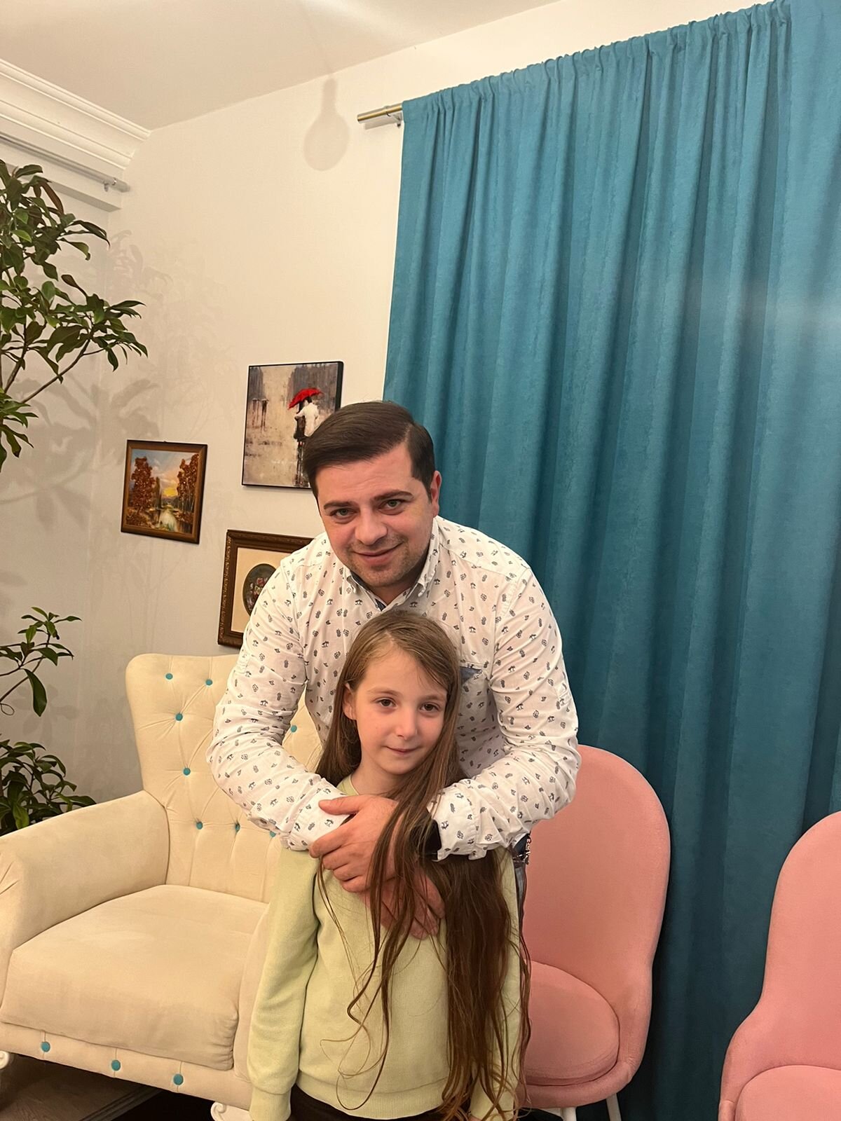 ცოტნე ანანიძე სატელევიზიო სკოლა-სტუდია „Number One“-ის აღსაზრდელებს შეხვდა