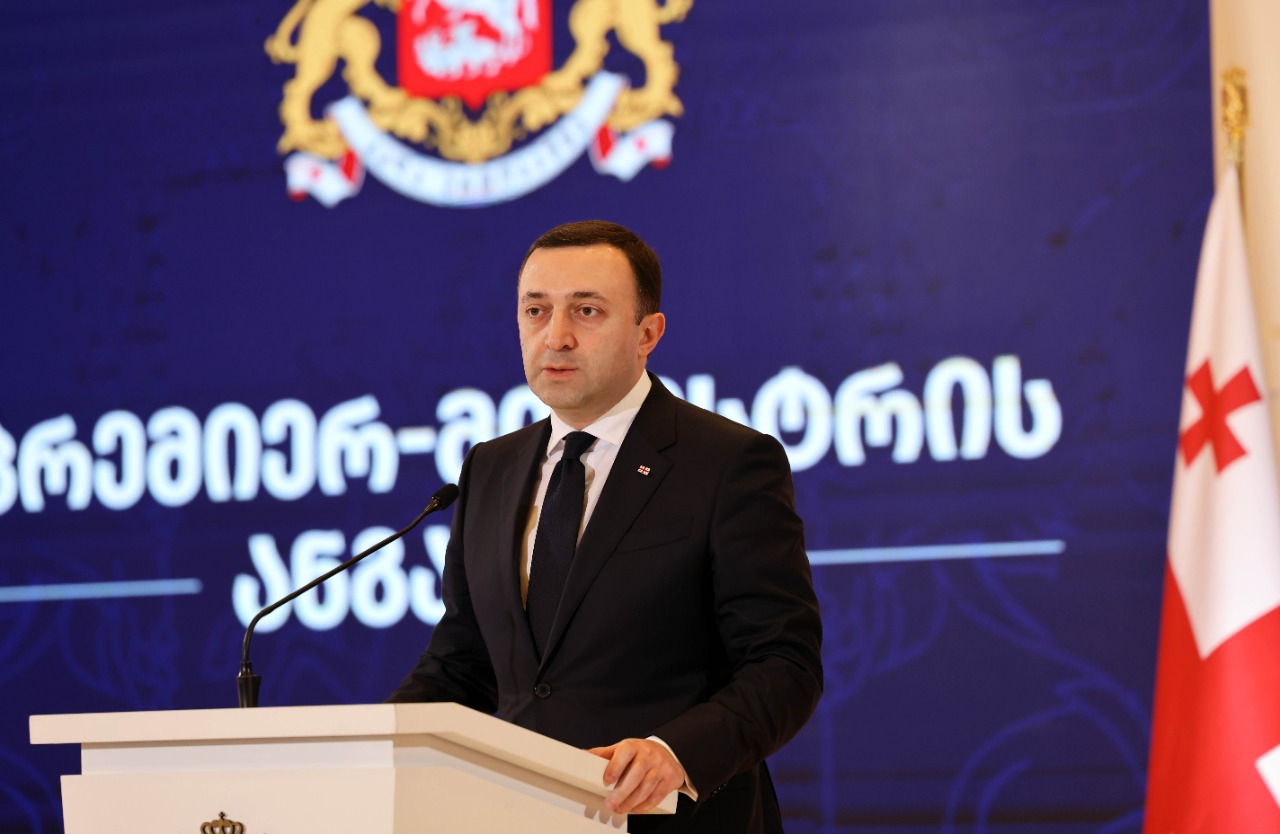 დავით გაბაიძე საქართველოს პრემიერ-მინისტრის მიერ მთავრობის მუშაობის  ანგარიშის წარდგენას დაესწრო