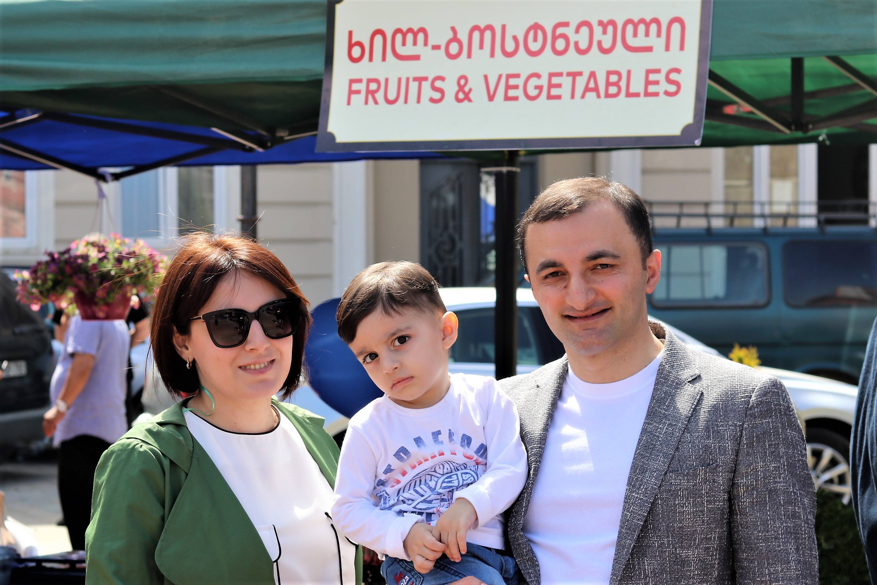 ერას მოედანზე გამოფენა-გაყიდვა გაიხსნა