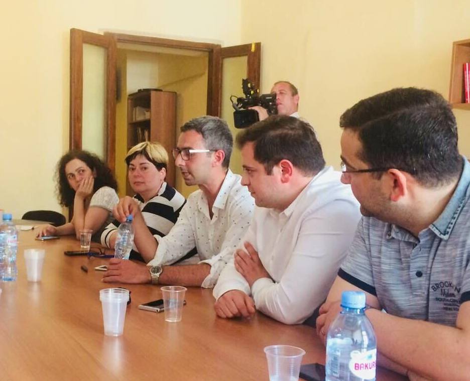 დისკუსია ბათუმის „დემოკრატიის სკოლაში“