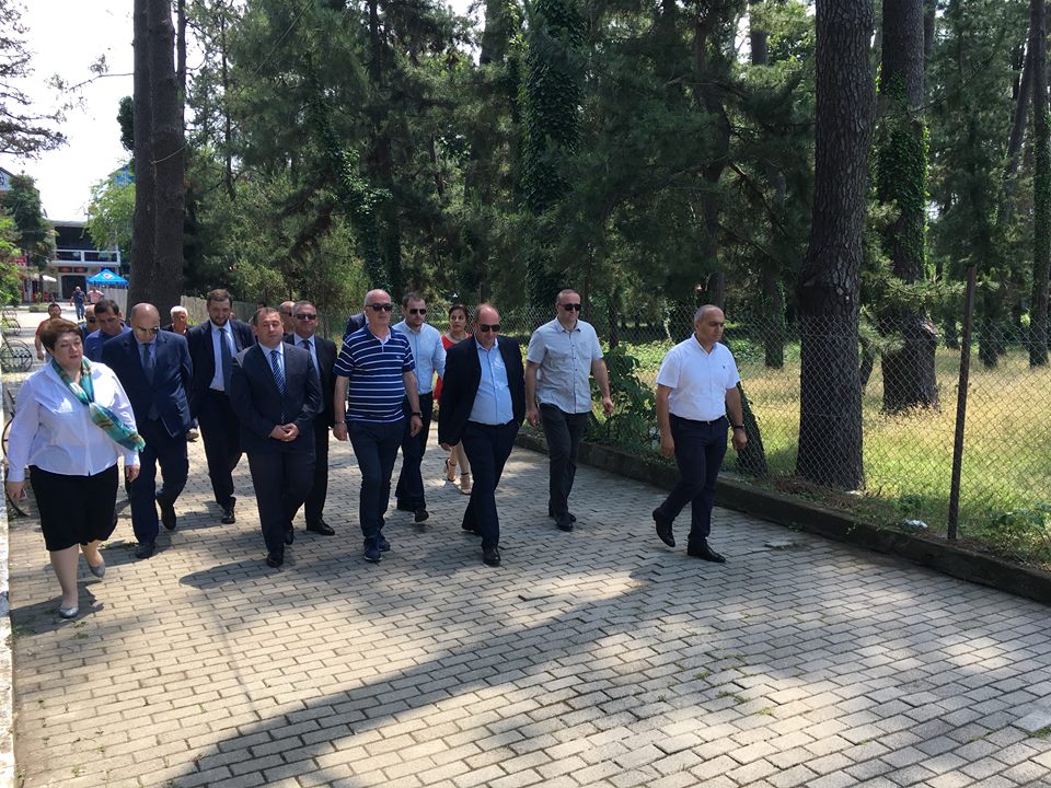 ქობულეთში ნაპირსამაგრი სამუშაოები მიმდინარეობს