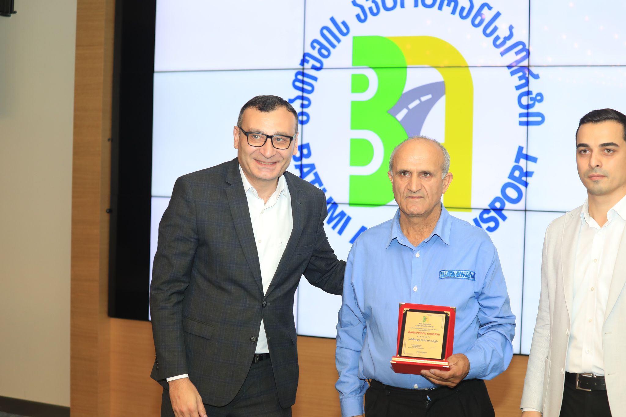 „ბათუმის ავტოტრანსპორტის“ წარმომადგენლებს პროფესიული დღე მიულოცეს