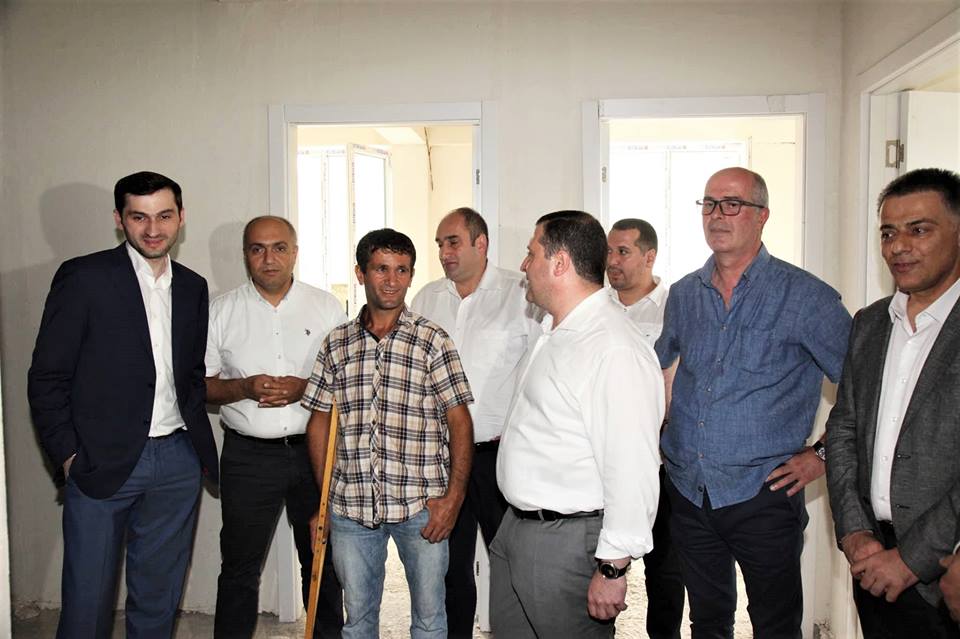 სტიქიით დაზარალებულებს საცხოვრებელი ფართი გადაეცათ