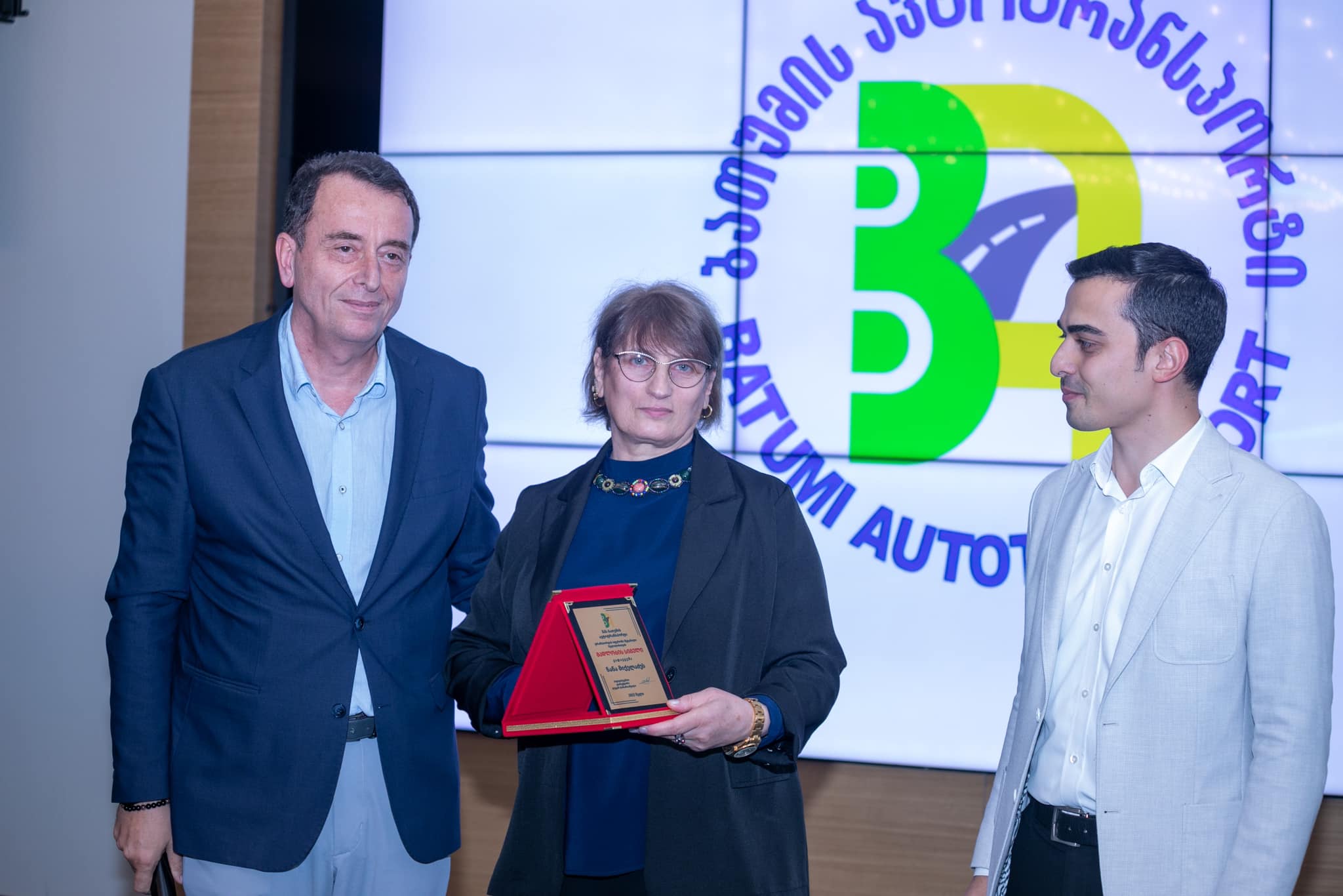 „ბათუმის ავტოტრანსპორტის“ წარმომადგენლებს პროფესიული დღე მიულოცეს