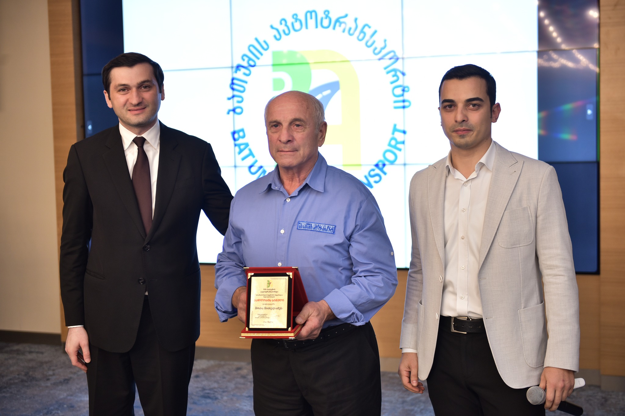 „ბათუმის ავტოტრანსპორტის“ წარმომადგენლებს პროფესიული დღე მიულოცეს