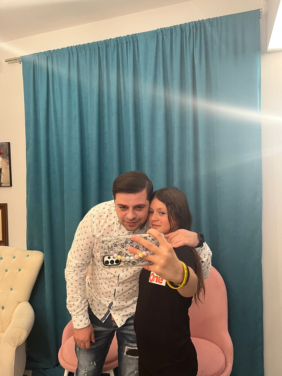 ცოტნე ანანიძე სატელევიზიო სკოლა-სტუდია „Number One“-ის აღსაზრდელებს შეხვდა