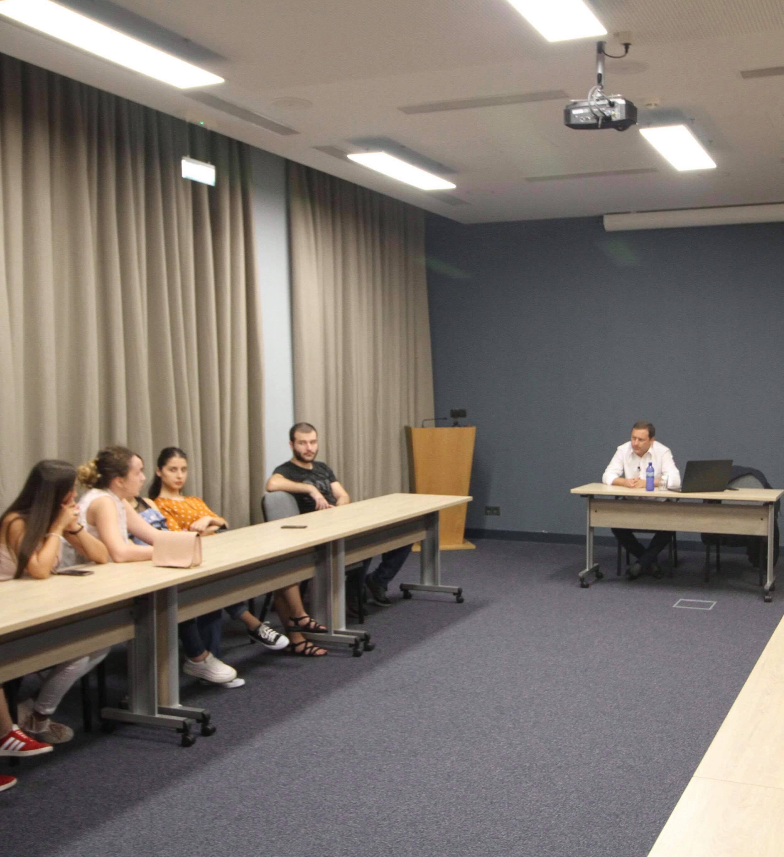 ლადო მგალობლიშვილმა ახალგაზრდობის პოლიტიკაზე საჯარო ლექცია წაიკითხა