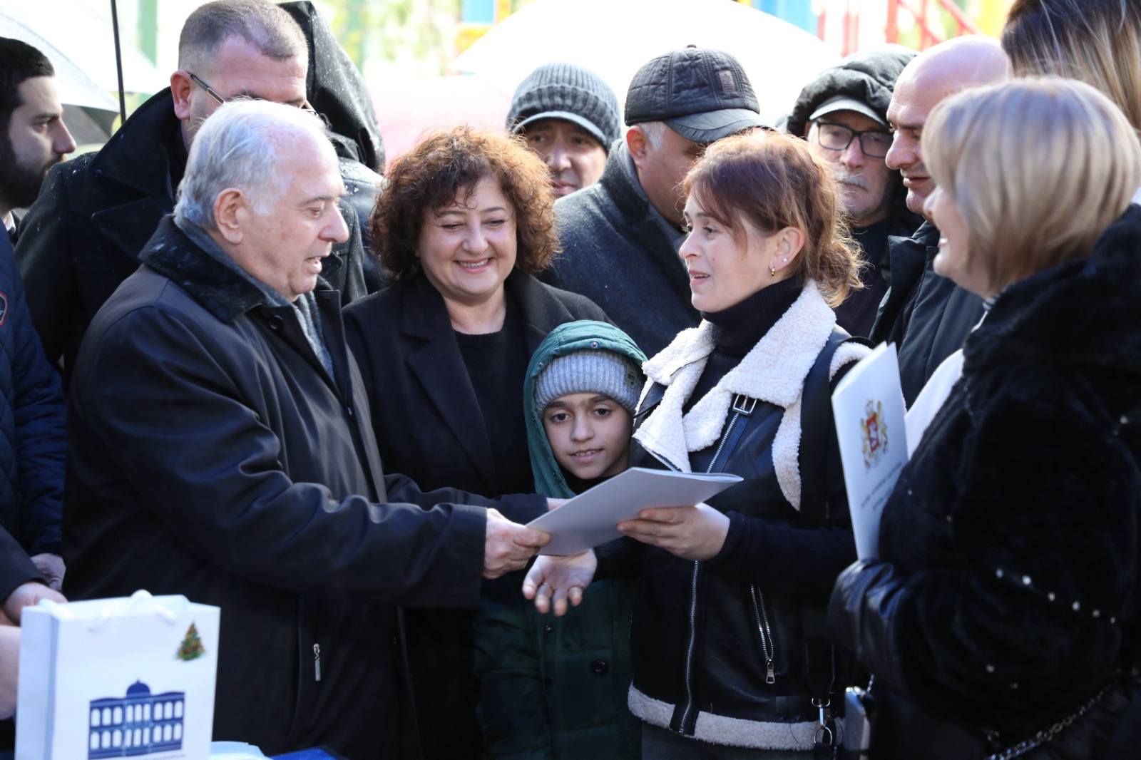 რამაზ ჯინჭარაძეს დევნილთა მხარდაჭერისთვის აფხაზეთის ავტონომიური რესპუბლიკის მადლობის სიგელი გადაეცა