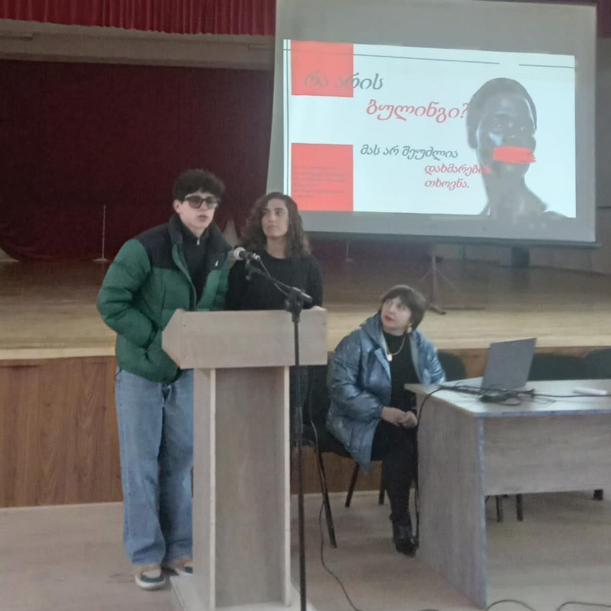 ცოტნე ანანიძე ბათუმის მე-8 საჯარო სკოლაში მოსწავლეების ინიცირებული პროექტის „არა, ბულინგს!“  შემაჯამებელ შეხვედრას დაესწრო