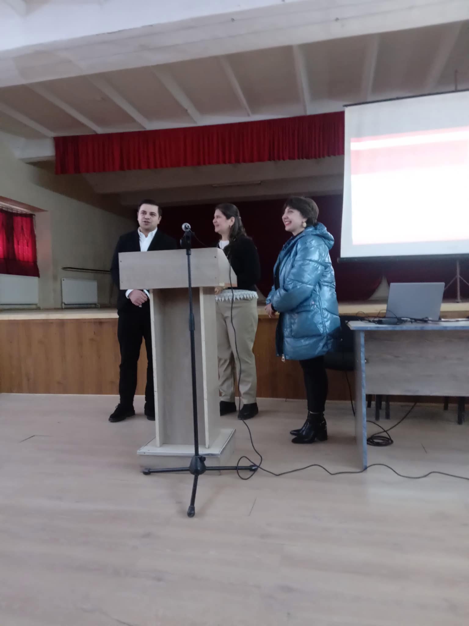 ცოტნე ანანიძე ბათუმის მე-8 საჯარო სკოლაში მოსწავლეების ინიცირებული პროექტის „არა, ბულინგს!“  შემაჯამებელ შეხვედრას დაესწრო