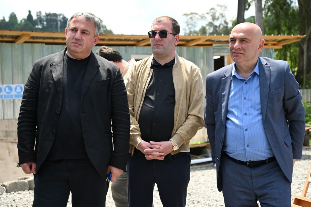 რამაზ ჯინჭარაძე, ბათუმის მერის მოვალეობის შემსრულებელთან, გიორგი მურვანიძესთან ერთად, ინფრასტრუქტურულ პროექტებს გაეცნო