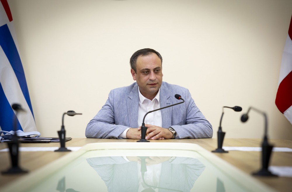 საკონსტიტუციო, იურიდიულ და საპროცედურო საკითხთა კომიტეტს ოპოზიციური პარტიის წევრთა უფლებამოსილების ცნობის საკითხი  პლენარული სხდომისთვის მომზადებულად მიაჩნია