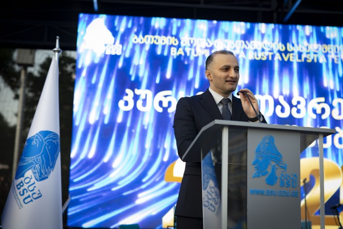 ბათუმის სახელმწიფო უნივერსიტეტში კურსდამთავრებულთა გაცილების 88-ე საზეიმო ცერემონია გაიმართა