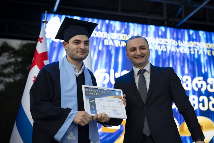 ბათუმის სახელმწიფო უნივერსიტეტში კურსდამთავრებულთა გაცილების 88-ე საზეიმო ცერემონია გაიმართა
