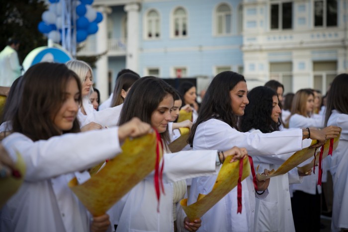 ბათუმის სახელმწიფო უნივერსიტეტში კურსდამთავრებულთა გაცილების 88-ე საზეიმო ცერემონია გაიმართა