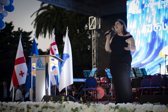 ბათუმის სახელმწიფო უნივერსიტეტში კურსდამთავრებულთა გაცილების 88-ე საზეიმო ცერემონია გაიმართა